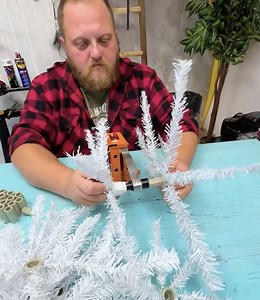 Geri Dönüşüm ve Science Twist ile Büyülü Bir Noel Ağacı Yapın! | Atölye Havası