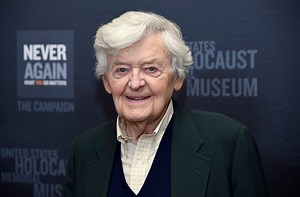 ‘Mark Twain’ actor Hal Holbrook, launched career in Holyoke, has died at 95