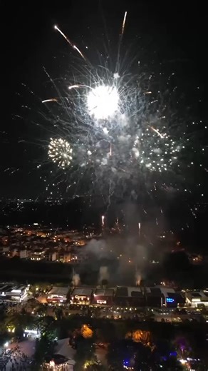 ✨ AUTO-CITY PENANG 2026 NEW YEAR COUNTDOWN ✨ What a night. What a crowd. What a start to 2026 ✨ From the performances to the fireworks, every moment was unforgettable. 🙏 Thank you to the thousands who came, supported, and celebrated together. 💛 A special thank you to all our sponsors and partners for the incredible support in making this event possible. Wishing everyone a year filled with joy, fun, and success! 🎉 #AutoCityPenang #Hello2026 #ThankYouPenang #NewYearVibes | Auto-City Penang