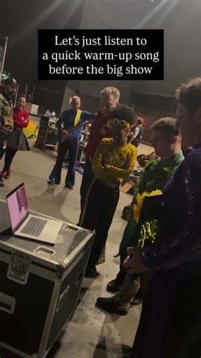 Ok, now we’re ready to Wiggle. #anginedepoitrine #thewiggles