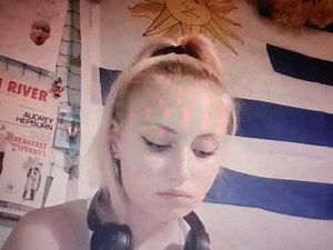 girl hypnotized on omegle - freeze trigger