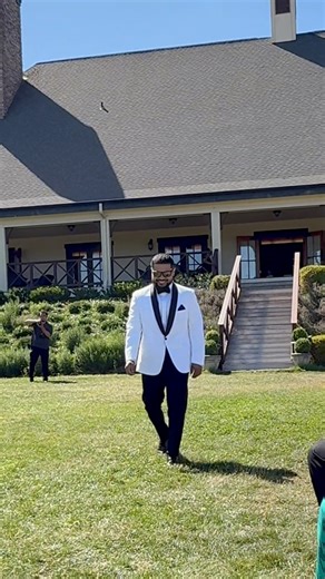 ✨ Things my brother & sister-in-law did at their wedding ceremony that I absolutely loved ✨ • The groom had his own special entrance moment • The groom’s parents were given the honor of walking down the aisle • The bride’s mom had that same beautiful honor • The bridal party walked in a single-file line **simple, elegant, and timeless • Two of the groom’s groomsmen were the bride’s only brothers • Two of the bride’s bridesmaids were the groom’s only sisters • The flower girl was the groom’s only