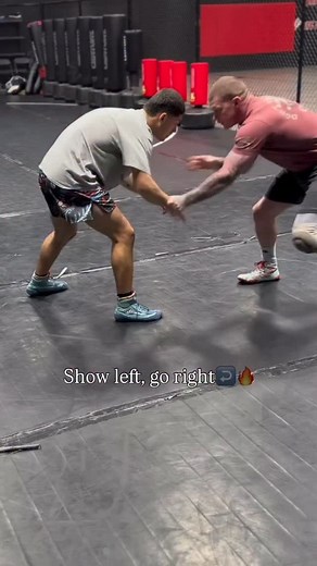 Let ‘em do the work for you🔥🤼‍♂️ Attack the wrist—bring it cross wrist at the same time you take a slight step out to the side to create an angle and come around the far side of the head with your free hand—use that natural angle to pull & swim their head toward you which forces their far side to step right into an underhook that you can run straight to a knee pick—finish around the back side for the easy score🫡 #fblifestyle | Jacob Howland