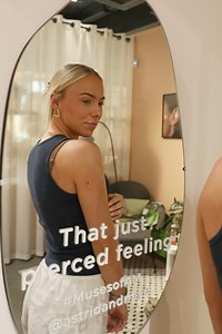 You’re in safe hands with our expert artists. Take it from us, our new Sunkiss™ tattoos are as cute as it gets. Have you been Sunkissed? 🌙 | Astrid & Miyu