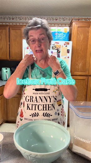 🍒🎄 Old-Fashioned Icebox Fruitcake – No Baking Required! 🎄🍒 This delicious, old-fashioned fruitcake is packed with sweet fruit, crunchy pecans, and marshmallows! Just mix, chill, and enjoy! ❤️ 🛒 Ingredients: * 1 box graham crackers, finely crushed (about 3 cups) * 1 can (14 oz) sweetened condensed milk * 2 cups mini marshmallows * 1 cup chopped candied cherries * 1 cup chopped candied pineapple * 1 cup raisins * 1 cup chopped pecans * ½ cup shredded coconut (optional) 👩‍🍳 Instructions: 1. 