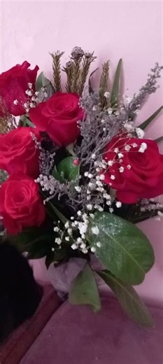 Gigi loves roses #cat #roses #viral #trend #funny #foryou #funnyvideo #funnycats #youtuber #lol #wow