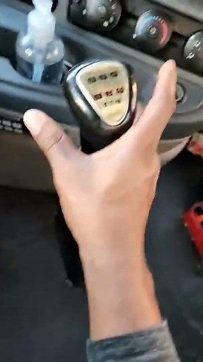 How to Shift an Eaton 10 Speed Transmission Freightliner.