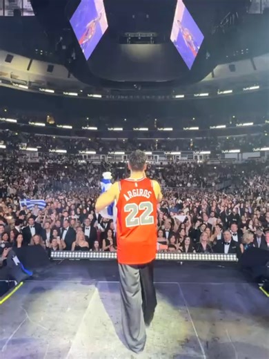 Konstantinos Argyros Brings Greek Music to Chicago