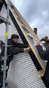 Hangers for the cornice Install. How do you do it? #hochdiezimmererkunst #baublogger #framer #screws #carpentry #hardwarestore #tiles #roofer #homebuilder #builders #renovation #refurbishment #roofing #roofer #roofersofinstagram #constructionsite #housebuilding #roofingart #rooferslife #carpenter #carpenter #carpenterofinstagram #contractor #fyp #work #reelsinstagram #reels #summer #oldbuilding #builders #refurbishment #summer | Roof Working
