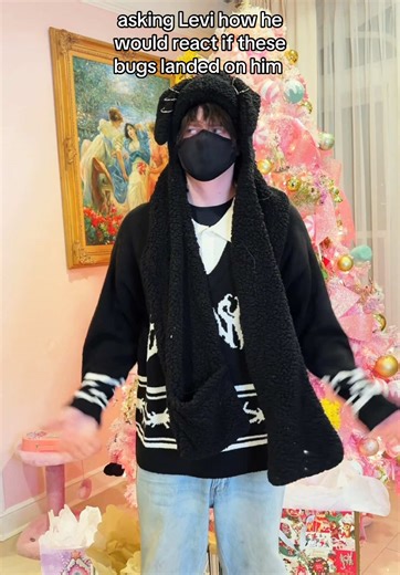 the way he reacted at mosquito | levi