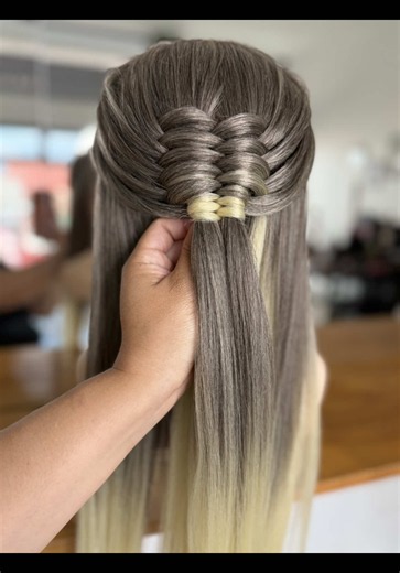 Easy Viral Hair Tutorial: Simple Hairstyle Steps