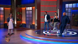 971K views · 10K reactions | Situație fără precedent în Bucătăria MasterChef! Alessandro s-a întors de la spital, însă colegii lui decid dacă va merge la balcon sau la testul sub presiune. Ce hotărâre au luat: „Nu știm ce să facem cu tine” --- https://pro-link.ro/ts1 | MasterChef Romania | Facebook