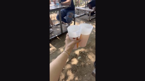 How Prague locals carry 4 beers at once—No tray needed