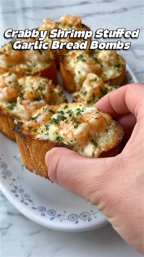 🦐🦀 Crabby Shrimp Stuffed Garlic Bread Bombs Golden toasted bread bowls stuffed with creamy garlic shrimp, sweet crab, and melted cheese crispy on the outside, rich and gooey on the inside. Perfect for parties, appetizers, or seafood lovers! 🛒 Ingredients (Makes 6–8 bombs) For the Seafood Filling: 1 cup cooked shrimp, chopped (reserve a few whole for topping) 1 cup lump crab meat (drained if canned) 2 tablespoons butter 3 cloves garlic, minced ¼ cup finely diced onion ½ teaspoon paprika ½ teas