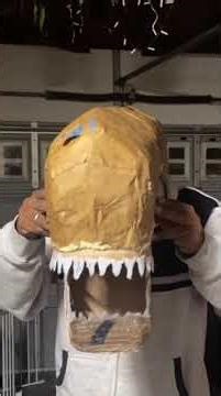 DIY the building of an alien out of cardboard ￼