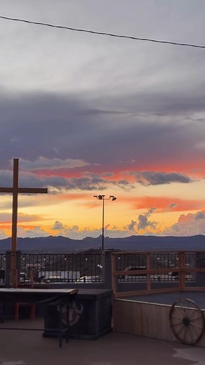 We LOVE a good Golden Valley sunset from our patio 🌅 3743 US HWY 93 Golden Valley AZ | Castle Rock Ranch LLC