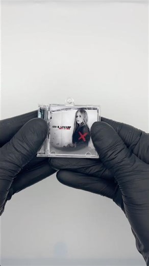 Avril Lavigne - Under My Skin
