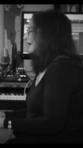 This is an original song. I consider it part of my American Songbook collection. I’m greatly inspired by the classic guys. I recorded it during my artist residency at the beautiful I-Park in rural East Haddam, CT. . . . . . #thegreatamericansongbook #nycjazz #jazzstandards #livemusicnyc #classic #jazz #jazznyc #jazzvocal | Elise Morris Music