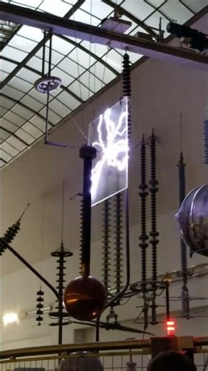 Giant 1MV Marx generator at the Deutsches Museum in Munich!