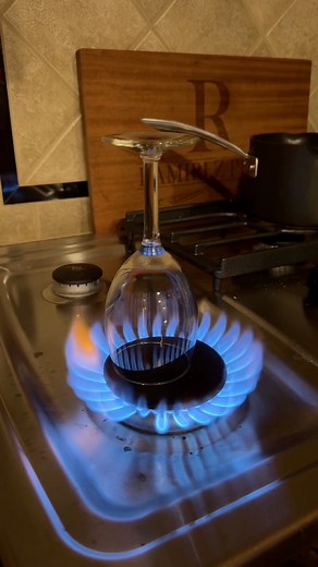 Wine glass experiment 😁 #wineglass #magic #magictricks #experiment #kitchenhacks #momlife #lifehacks #tipsandtricks #hack #grandma | Teo-Fatherhood