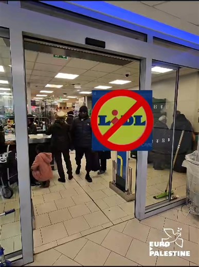 LIDL DONNE DE L’ARGENT AUX GÉNOCIDAIRES ! Clémentines, avocats, exportées d’Israël, et mis en rayon sans vergogne par LIDL, en espérant que les clients ne feront pas trop attention à la provenance… Mais quand les consommateurs s’en aperçoivent, ils sont dégoûtés et reposent les produits. A nous, à vous, de les aider à ouvrir les yeux et à ne pas se faire avoir ! CAPJPO-Europalestine https://europalestine.com/2026/02/23/lidl-donne-de-largent-aux-genocidaires/ | CAPJPO-EuroPalestine