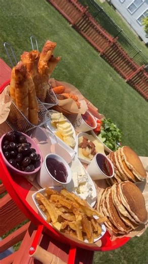 Лейла 🦋 on Instagram: "“20 saniyede mini mutfak turu. 🔥🍴” Kısacık videoda kocaman lezzetler…🥰💕 #foodreels #quickreels #20seconds #cookwithme #homecooking #yemekreels #mutfakta #lezzetler #foodvideo #viralreels #turkishfood #homemaderecipes #chefmode #reelsfypシ"