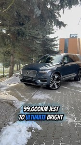 Volvo XC90 B5 D AWD Ultimate Bright – Komfort, Technologia i Przestrzeń Premium 2023 | 99 000 km | 7 miejsc | Denim Blue Metallic | 239 900 brutto (FV23%) Jeśli szukasz dużego, bezpiecznego i świetnie wyposażonego SUV-a dla rodziny lub biznesu – to XC90 w wersji Ultimate Bright spełni wszystkie oczekiwania. Elegancki lakier Denim Blue Metallic, topowe wnętrze i napęd AWD tworzą idealne połączenie luksusu i funkcjonalności. ✓ Bezwypadkowy ✓ 2 kluczyki ✓ Wersja 7-osobowa ✓ Pełna historia serwisowa