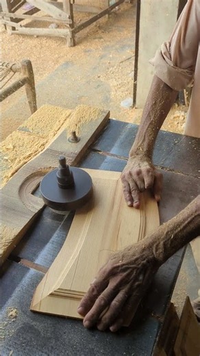 How molding is made on the side of the door panel with the help of a spandel machine #woodworking