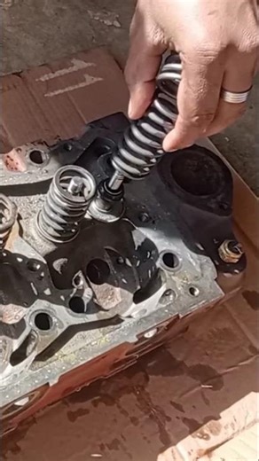 Mercedes Harvester Engine Valve Spring Fitting Process