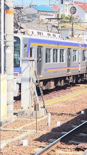 南海2000系(2033F) +南海2200系(2208F)観光特急天空橋本駅構内移動中