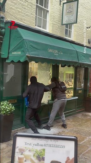 London jewellers robbed in broad daylight
