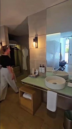 Come with me to Hayman Island!