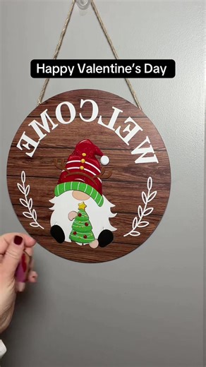 Interchangeable Gnome Welcome Sign … ready for every season & holiday in the drop of a hat 🥳#valentinesdaydecor #welcomesign #gnome #holidaydecorations