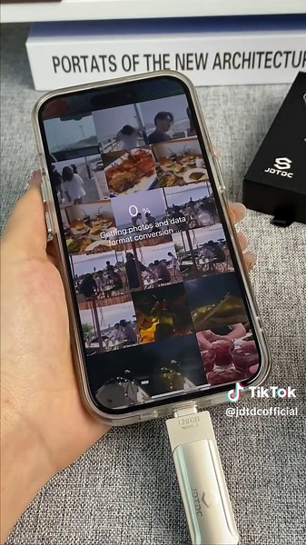 How to use photo stick to backup all your photos with just one click!!#photostick #backupphotos #iphonehacks #iphone