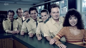 Das Großstadtrevier ist Deutschlands älteste Polizeiserie: Mord, Rauschgift, Diebstahl, kleine Dramen, große Gefühle und eine riesige Bandbreite an tollen Schauspielen! Eine Zeitreise auf den Hamburger Kiez: | DAS! im NDR Fernsehen