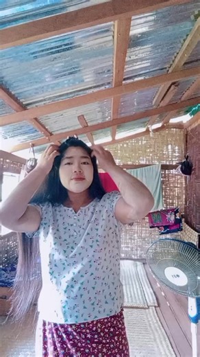 July moe သည် TikTok ပေါ်တွင် ရှိသည်