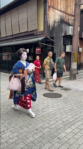 Kyoto’s Luckiest Moment 👘✨ | Real Maiko & Geisha Surprise Foreign Visitors! 🍀😍