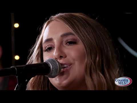 Studio 102.5: Lainey Wilson - Dirty Looks
