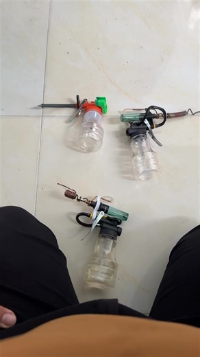 Đầy là sản phẩm máy tạo khói mini. Công dụng đuổi 🦟 bắt 🐝 bắt 🐁 Nhỏ gọn tiện lợi 1 bộ sản phẩm mình đang bán 319k bao ship bao gồm: - 1 combo đầy đủ linh kiện của máy tạo khói tặng kèm đầu chiếc gas mini - 1 công thức pha dung dịch hiệu quả rẻ tiền - tặng thêm linh kiện khi về Sài hư hỏng nếu Hư món nào tặng món đó. ĐẶT BIỆT: 1 cơ hội bốc thăm may mắn trúng gà đá , tiền mặt , thẻ cào và máy tạo khói công xuất lớn chạy bằng điện trị giá 1tr tới 1tr5 Bạn đặt hàng vui lòng cho minh xin thông tin