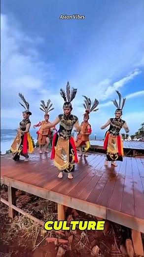Dayak Warriors: Guardians of Borneo’s Ancient Culture 🏞