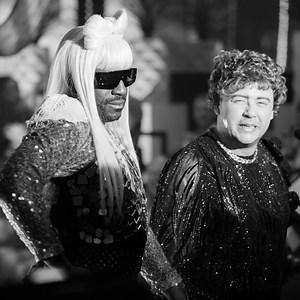 La chanson "Tata Yoyo" d'Annie Cordy avait été interprétée par l'improbable duo de Lady Gaga et Susan Boyle dans Le Grand Cactus ! Nous vous la proposons aujourd'hui en hommage à Nini la chance qui a célébré l'humour et la joie de vivre tout au long de sa formidable carrière. | Le Grand Cactus - RTBF
