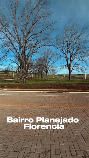 Ana Luísa Pospichil on Instagram: "💰OPORTUNIDADE DE INVESTIMENTO 💰 🌳Terreno no Bairro Planejado Florência - localizado na região NORTE de Chapecó, próximo ao Belvedere. Futuro acesso pela Av. Getúlio Vargas - novo prolongamento. 👉🏻 13,53x27,33, sendo 369m2 de área; 👉🏻 Com lazer completo: - 5 quadras de beach tennis; - 2 quadras poliesportivas; - 3 quadras de futebol; - Praças de convivência, playgrounds e pista de skate; - Espaço para foodtrucks e eventos; - Espaço destinado para conveniê