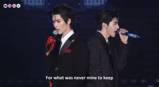 dynamic duo you are in fact the funniest duo 😭 can’t believe dunk brought blue on stage EYES ON JOONGDUNK FANCON#JoongDunkFanconD2