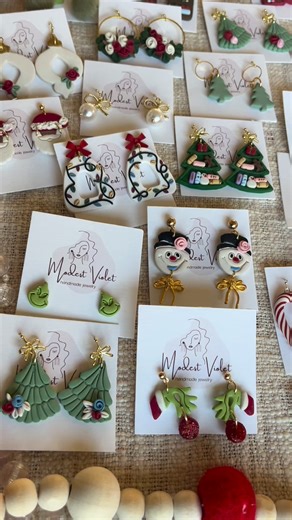 Ummm… HOW is it December?!?? 😅😳 I’ve been looking forward to Christmas this year with our 3 year old. I can’t wait to do all the fun stuff with him!! ♥️♥️♥️ The ✨LAST✨ Christmas at the Farm & Co is this weekend!!! I can’t wait!! 😜 bringing fun Christmas earrings and lots of simple everyday stuff too! I also plan to have a build your own charm bar! Make sure to visit this weekend! 💝🎀 you won’t want to miss this!! | Modest Violet Designs