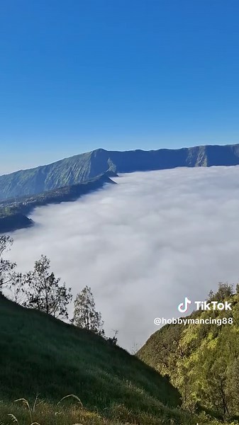 Bromo sunrise panoramic June 21, 2026 — best view & outfit tips