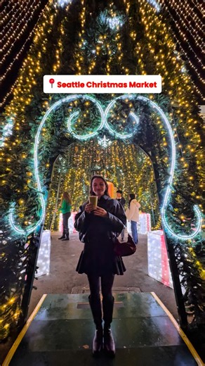 🎄Seattle Christmas Market Review | Everything We Ate This Weekend The Seattle Christmas Market is officially on at Seattle Center and it’s pure holiday magic ✨ Twinkling lights, cozy hot drinks, festive bites, and over 80 food gift stalls to wander through. 📍 Seattle Center 📆 Now through Dec 24 🎟️ Tickets start as low as $7 (weekday deals are the move 👀) Follow @show.me.seattle for honest eats, local favorites, and your full guide to making the most of Seattle’s holiday season ✨ _____ Seatt