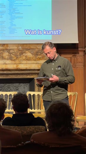 Toen ik vroeger tegen iemand zei dat ik kunst studeerde, was het antwoord steevast: “Schilderen of beeldhouwen?” Later, wanneer ik vertelde dat ik kunstenaar was, kreeg ik exact dezelfde vraag. En opnieuw toen ik vertelde dat ik een tentoonstellingsruimte runde. Ook in de podcast hoor ik dit vaak: kunstenaars spreken over kunst en kunstenaars wanneer het over schilderijen en beeldhouwwerken gaat, maar hebben het even later over film, muziek, poëzie of architectuur zonder dat daar nog het woord “