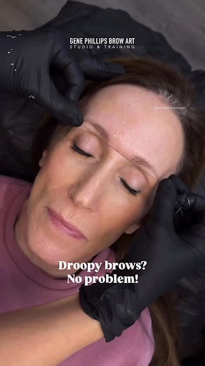 Brow mapping doesn’t have to take forever! When you understand structure and symmetry, you can map both brows in just minutes — clean, even, and ready for perfect strokes. It’s all about consistency and control — no rushing, no guesswork, just precise results every time. Fast, clean, and professional — that’s how you elevate your nano brow work. 💫 🎓 𝐌𝐚𝐬𝐭𝐞𝐫 𝐍𝐚𝐧𝐨 𝐁𝐫𝐨𝐰𝐬 𝐰𝐢𝐭𝐡 𝐆𝐞𝐧𝐞 𝐏𝐡𝐢𝐥𝐥𝐢𝐩𝐬 𝐁𝐫𝐨𝐰 𝐀𝐫𝐭 – 𝐈𝐧-𝐏𝐞𝐫𝐬𝐨𝐧 𝐨𝐫 𝐎𝐧𝐥𝐢𝐧𝐞! ✨ Ready to elevate your