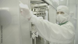 Stages of production of a cosmetics industry. Potting, handling and selection of raw materials.