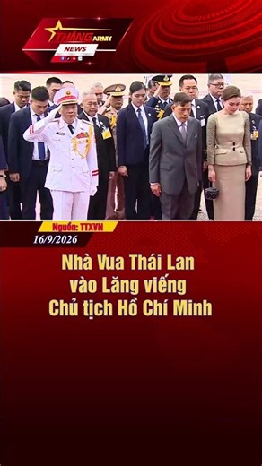 The King of Thailand visits Ho Chi Minh Mausoleum to pay respects